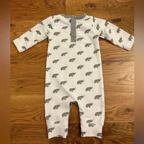 Monica and Andy grey elephant baby long sleeve romper outfit size 0-3 months - Picture 4 of 7